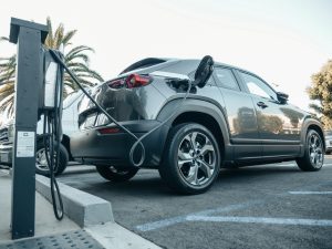 Les voitures hybrides connaissent un essor fulgurant, devenant un choix privilégié pour ceux qui souhaitent allier performance et respect de l’environnement. Les modèles phares hybrides disponibles sur le marché séduisent par leur technologie innovante et leurs promesses en matière d&rsquo;économie [&hellip;]